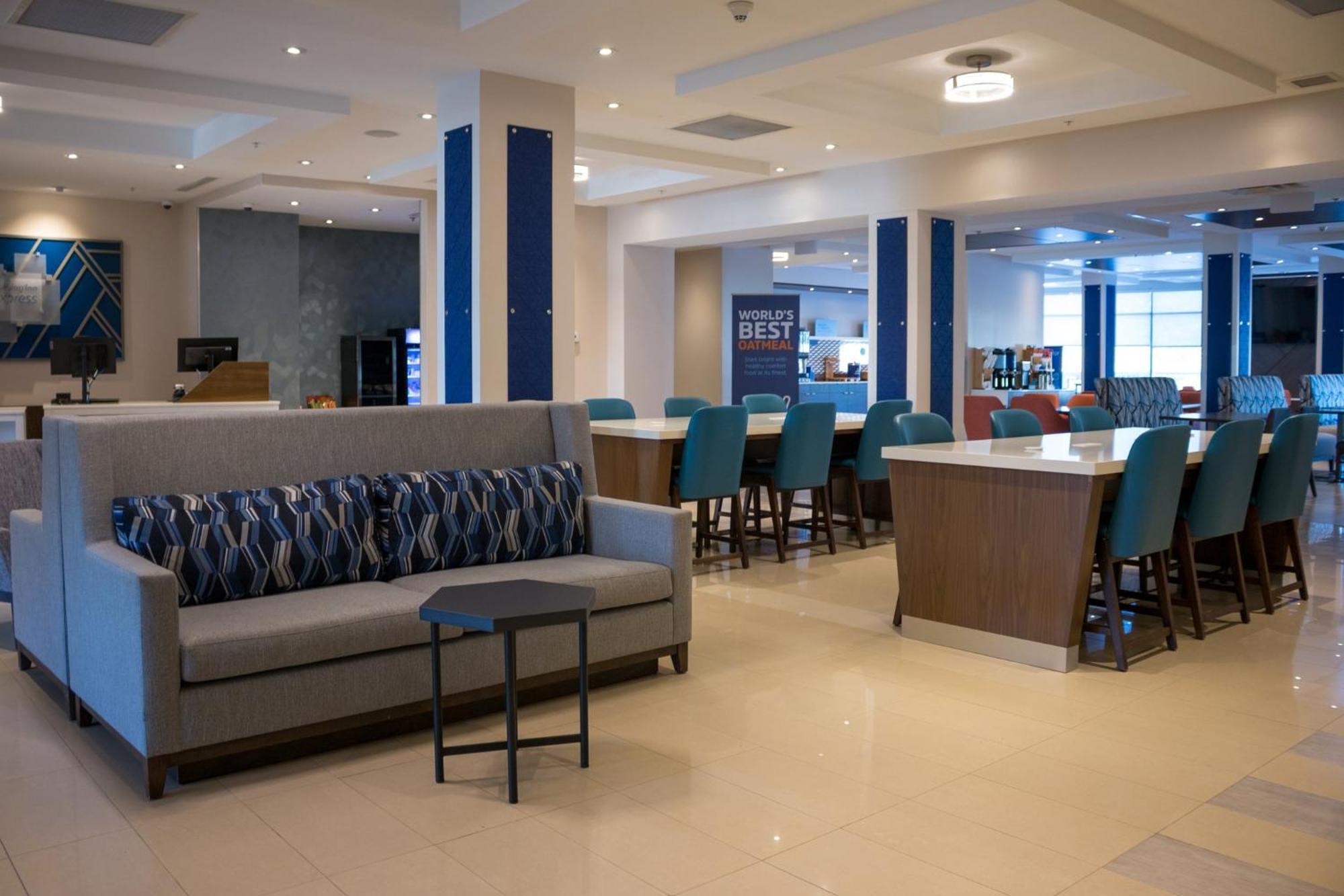 Holiday Inn Express Kingston Central By Ihg Luaran gambar